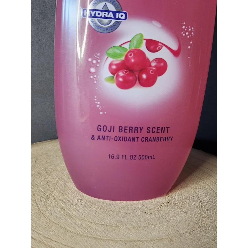 ~NEW~ Nivea‎ Powerfruit Cranberry Hydrating Shower Gel 16.9 Fl. Oz./500 ml.